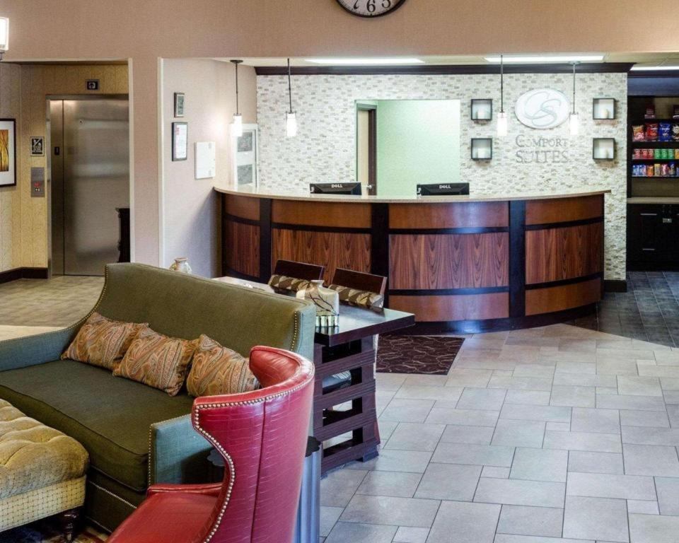 Comfort Suites Старквилл Экстерьер фото