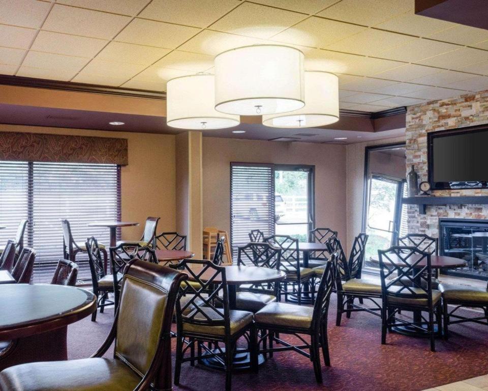 Comfort Suites Старквилл Экстерьер фото