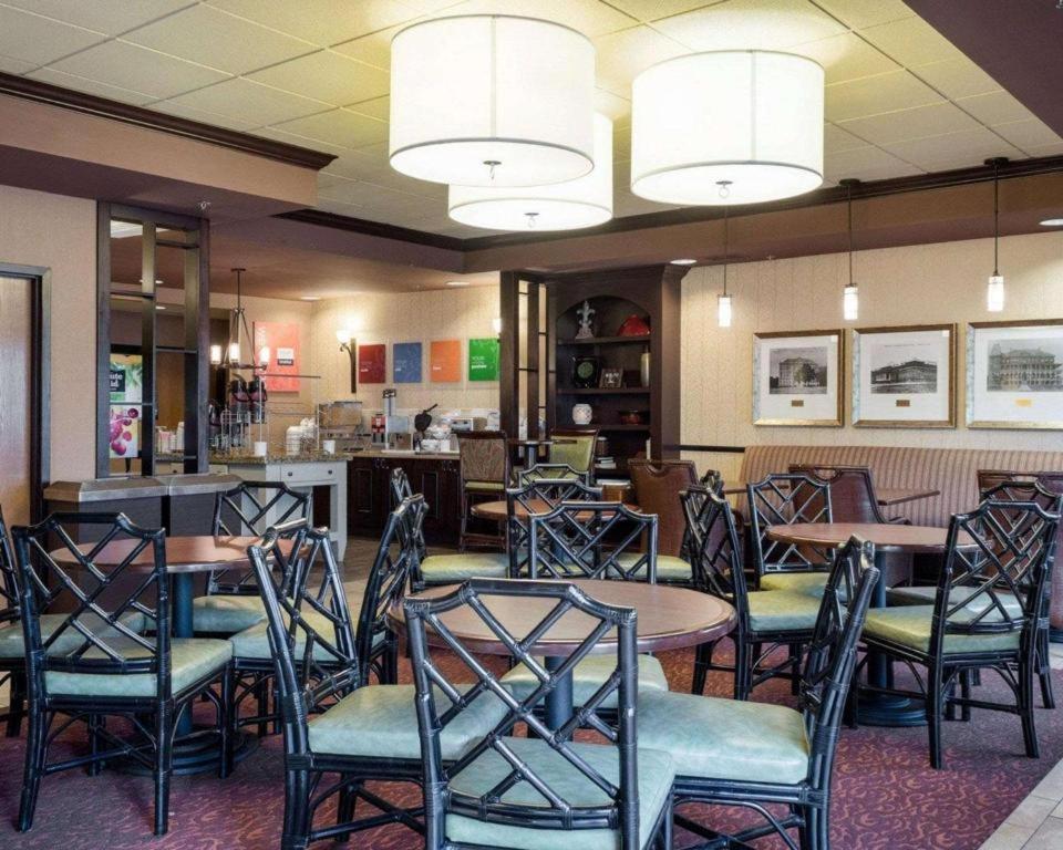 Comfort Suites Старквилл Экстерьер фото