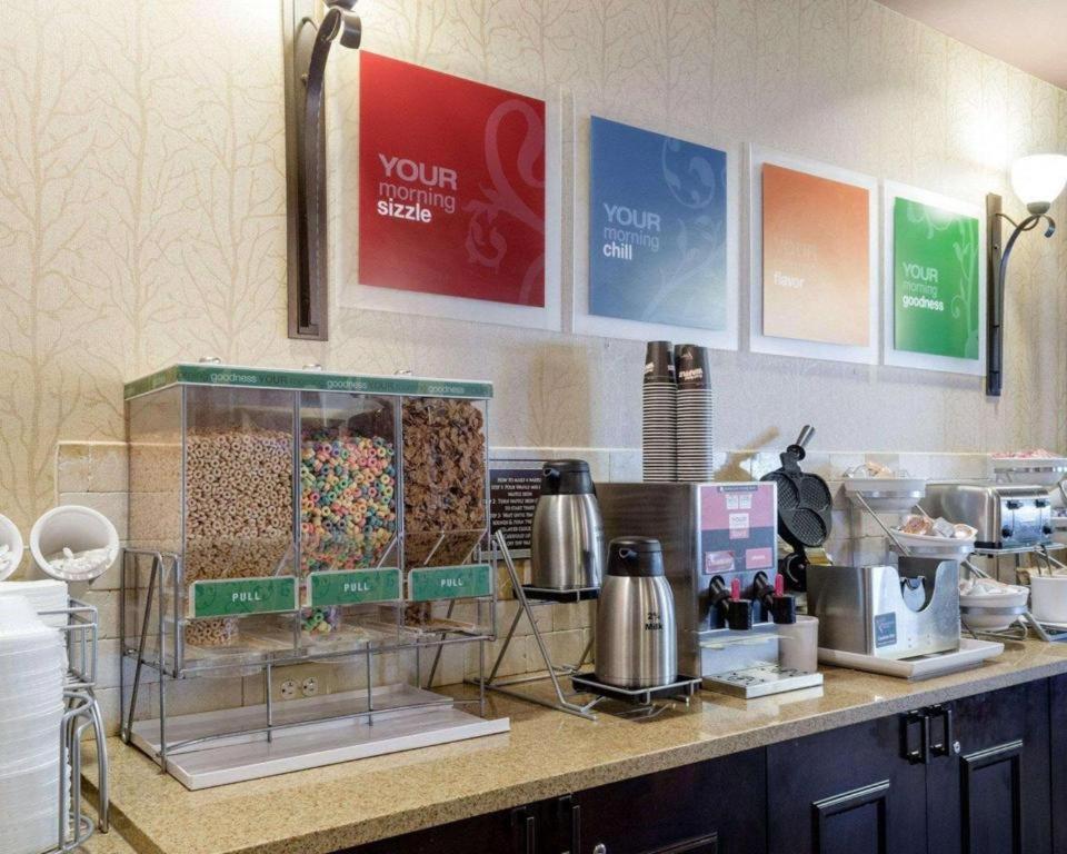 Comfort Suites Старквилл Экстерьер фото