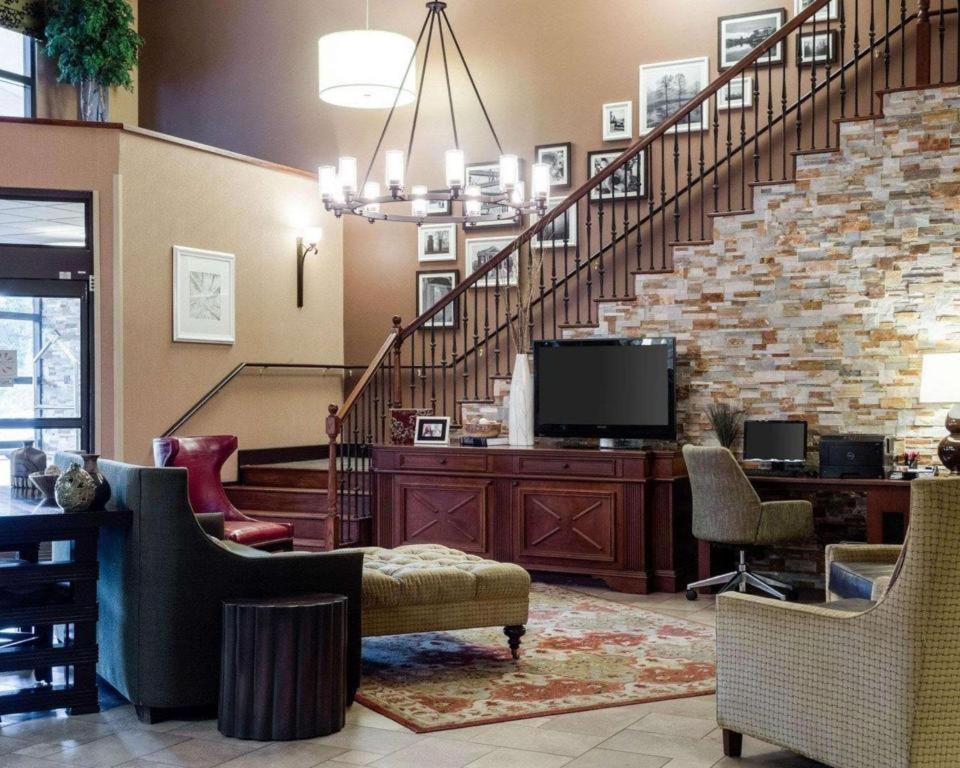 Comfort Suites Старквилл Экстерьер фото