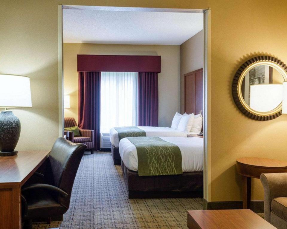 Comfort Suites Старквилл Экстерьер фото