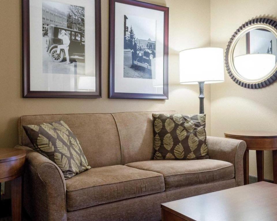 Comfort Suites Старквилл Экстерьер фото
