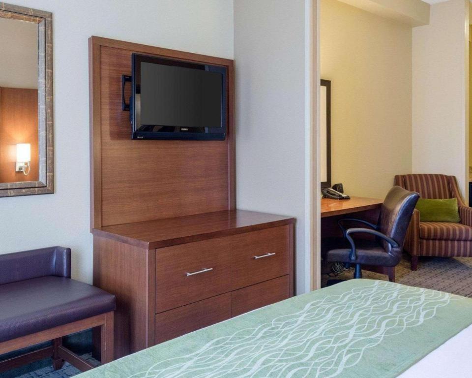 Comfort Suites Старквилл Экстерьер фото