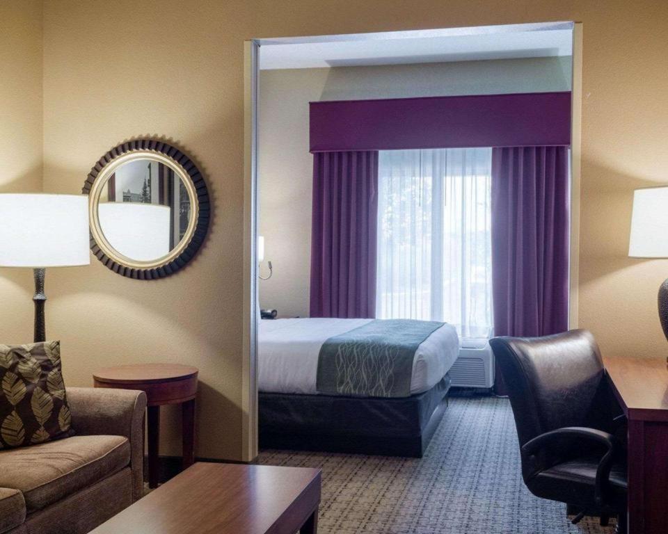 Comfort Suites Старквилл Экстерьер фото