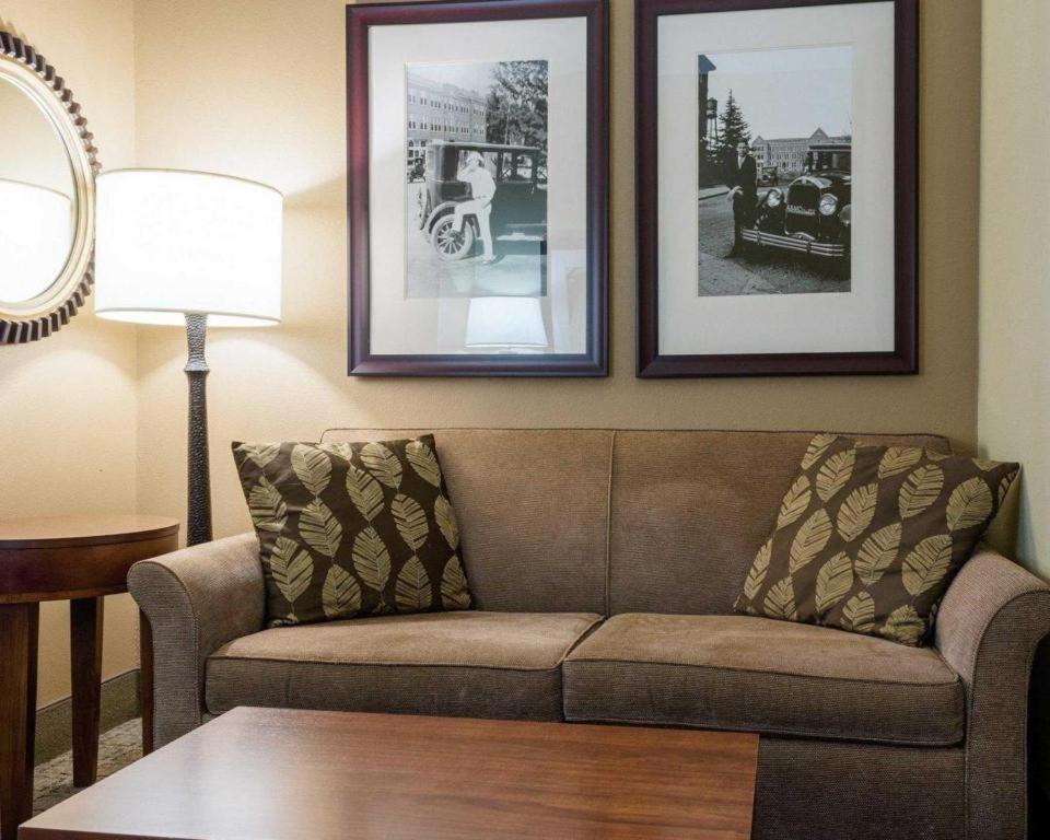 Comfort Suites Старквилл Экстерьер фото
