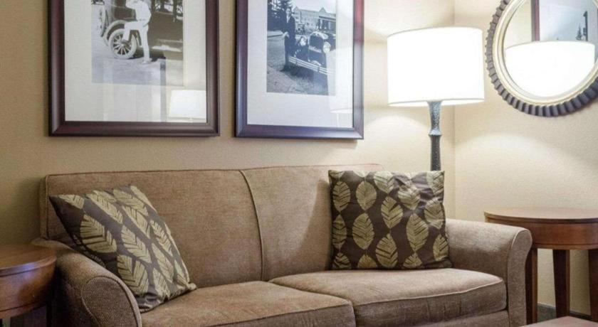 Comfort Suites Старквилл Экстерьер фото
