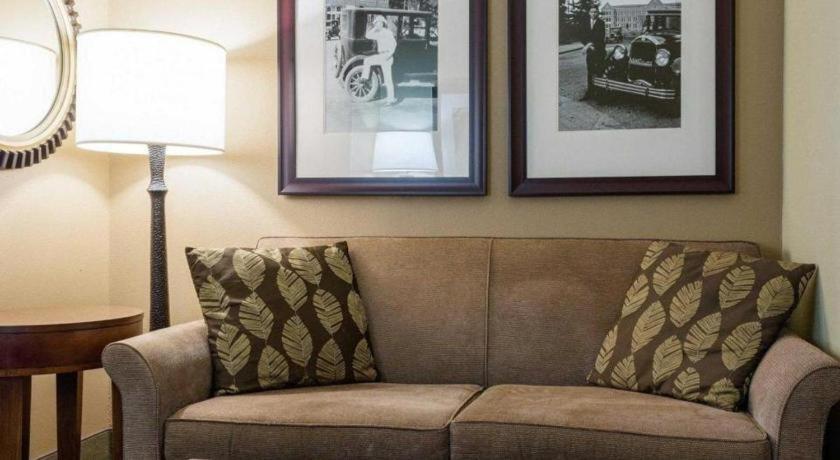 Comfort Suites Старквилл Экстерьер фото