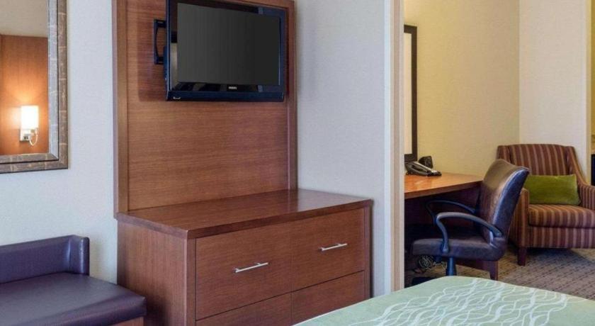 Comfort Suites Старквилл Экстерьер фото