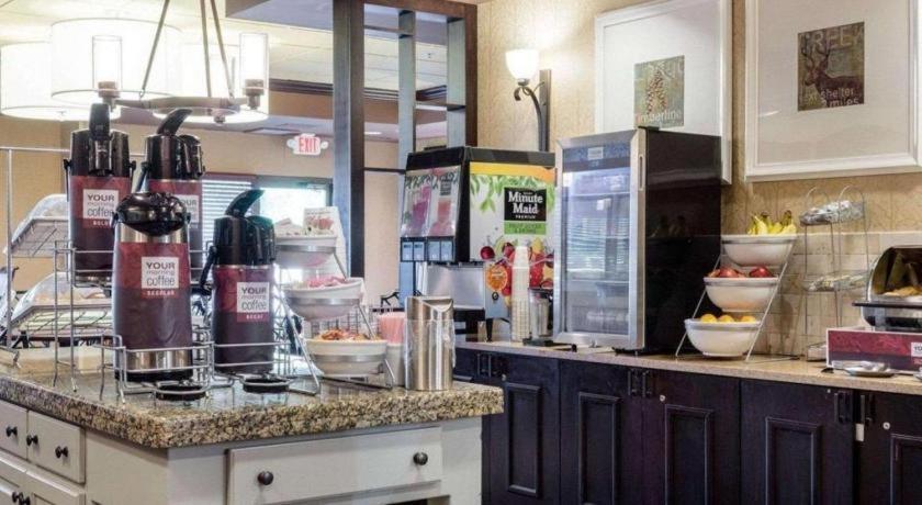 Comfort Suites Старквилл Экстерьер фото